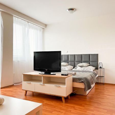 Simcity 3 I City Centre & Free Parking 24H Self Check-In Banská Bystrica Esterno foto